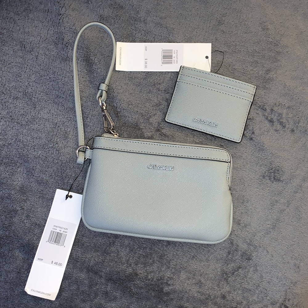 Calvin Klein - Picture 2 of 4